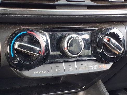 Used 2022 Hyundai Kona SEL image 25