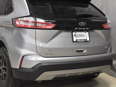 Used 2024 Ford Edge SEL image 6