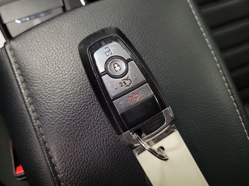 Used 2018 Ford Fusion SE w/ Fusion SE Technology Package image 15