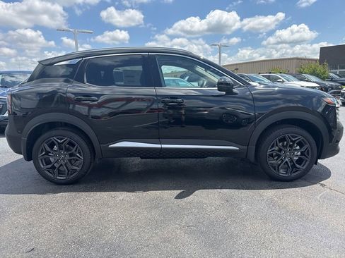 New 2026 Nissan Kicks SR w/ SR Premium Package FWD image 6
