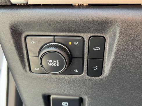 Used 2025 Ford Expedition Active AWD/4WD image 33