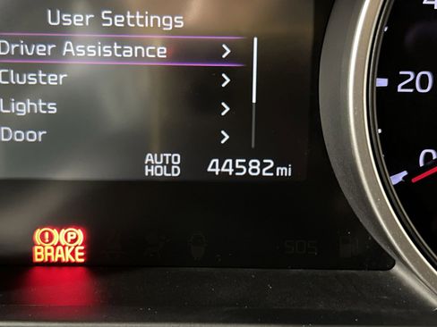 Used 2024 Kia Carnival LX FWD image 17