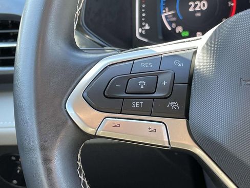 Used 2022 Volkswagen Taos SEL image 22