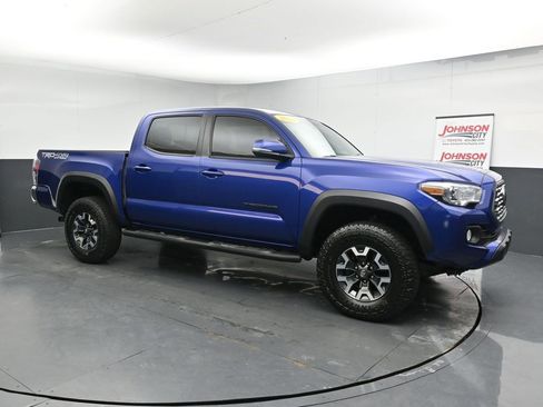Used 2023 Toyota Tacoma TRD Off-Road image 2