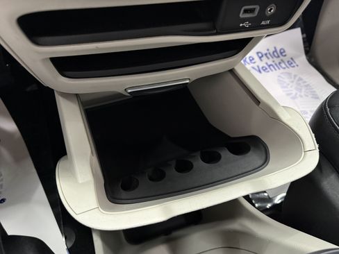 Used 2018 Chrysler Pacifica Touring-L w/ Advanced Safetytec Group FWD image 21