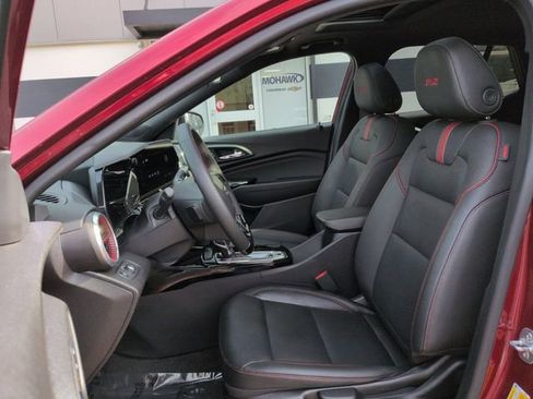 Certified 2025 Chevrolet Trax RS w/ Sunroof Package image 19