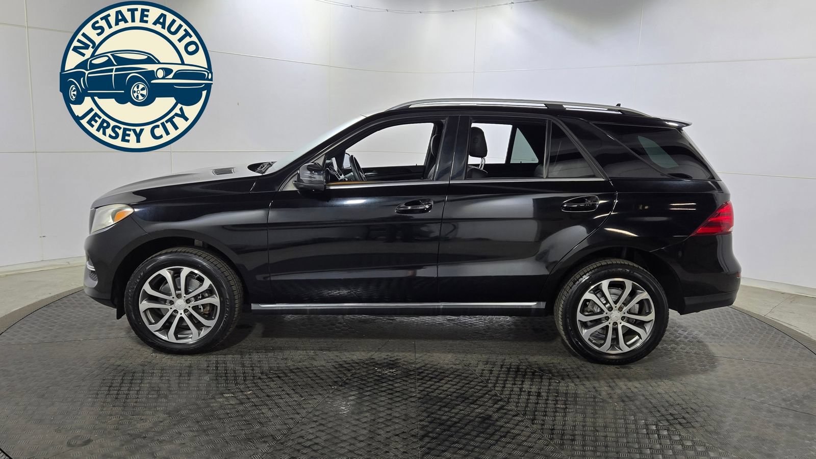 Used 2016 Mercedes-Benz GLE 350 4MATIC w/ Premium Package image 4