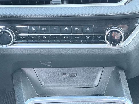 Used 2026 Chevrolet Equinox LT w/ Convenience Package II FWD image 18