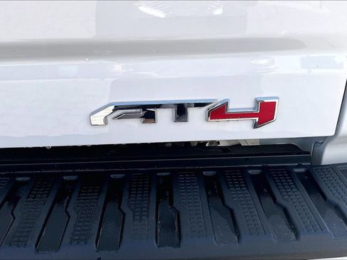 Used 2025 GMC Sierra 2500 AT4 w/ AT4 Premium Plus Package image 25