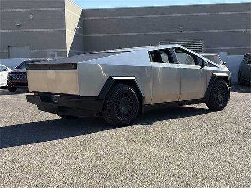 Used 2024 Tesla Cybertruck AWD Crew Cab image 27
