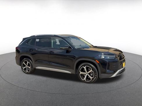 Used 2026 Volkswagen Tiguan SE AWD/4WD image 2