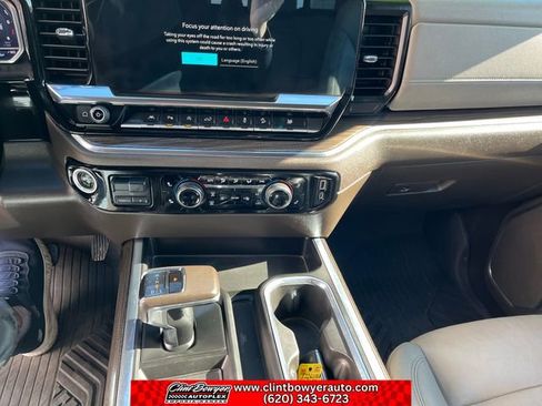 Used 2022 Chevrolet Silverado 1500 LT Trail Boss w/ LT Trail Boss Premium Package AWD/4WD image 17