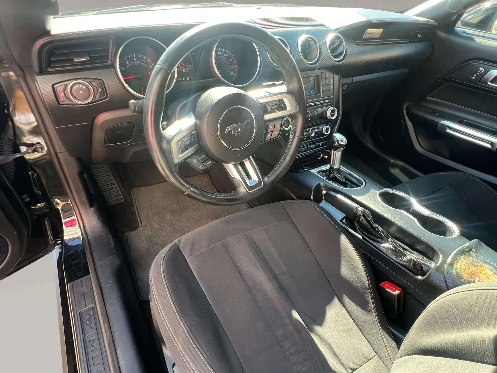 Used 2018 Ford Mustang Coupe RWD image 14