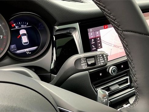 New 2025 Porsche Macan image 37