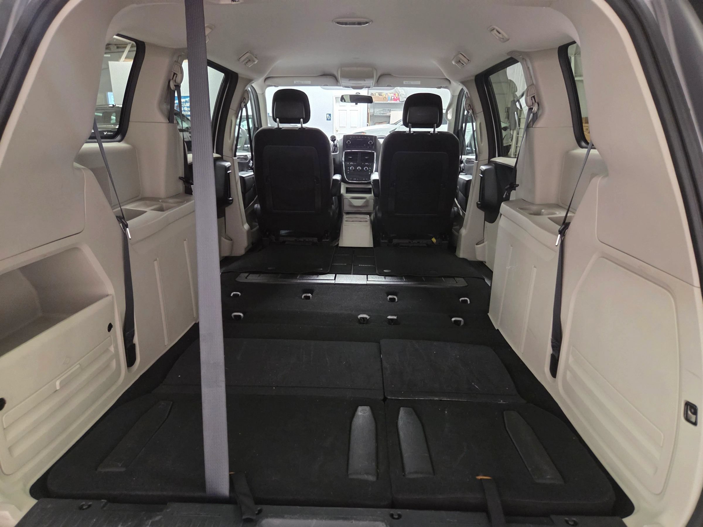 Used 2013 Dodge Grand Caravan SE FWD image 34