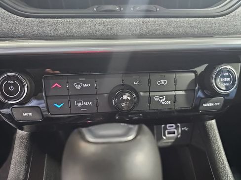 Used 2024 Jeep Compass Latitude AWD/4WD image 20