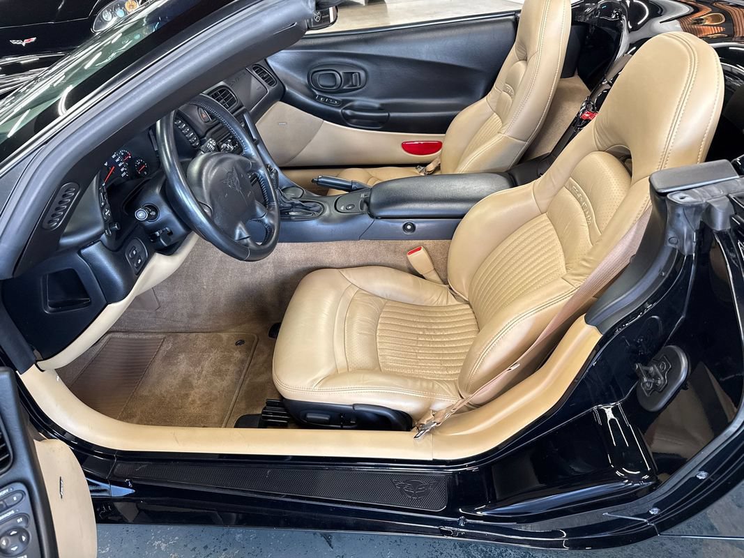 Used 2002 Chevrolet Corvette Convertible w/ Preferred Equipment Group2 RWD image 34