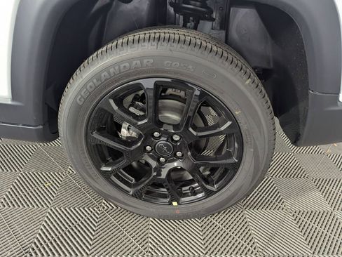 New 2026 Jeep Compass Latitude image 17