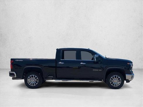 Used 2025 Chevrolet Silverado 2500 LTZ AWD/4WD image 4