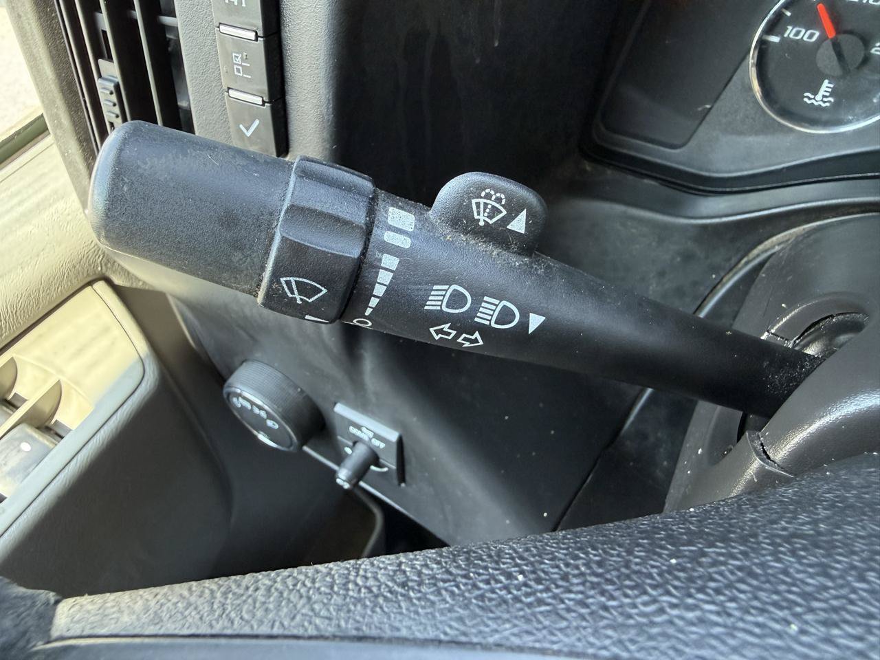 Used 2015 Chevrolet Express 2500 RWD image 16