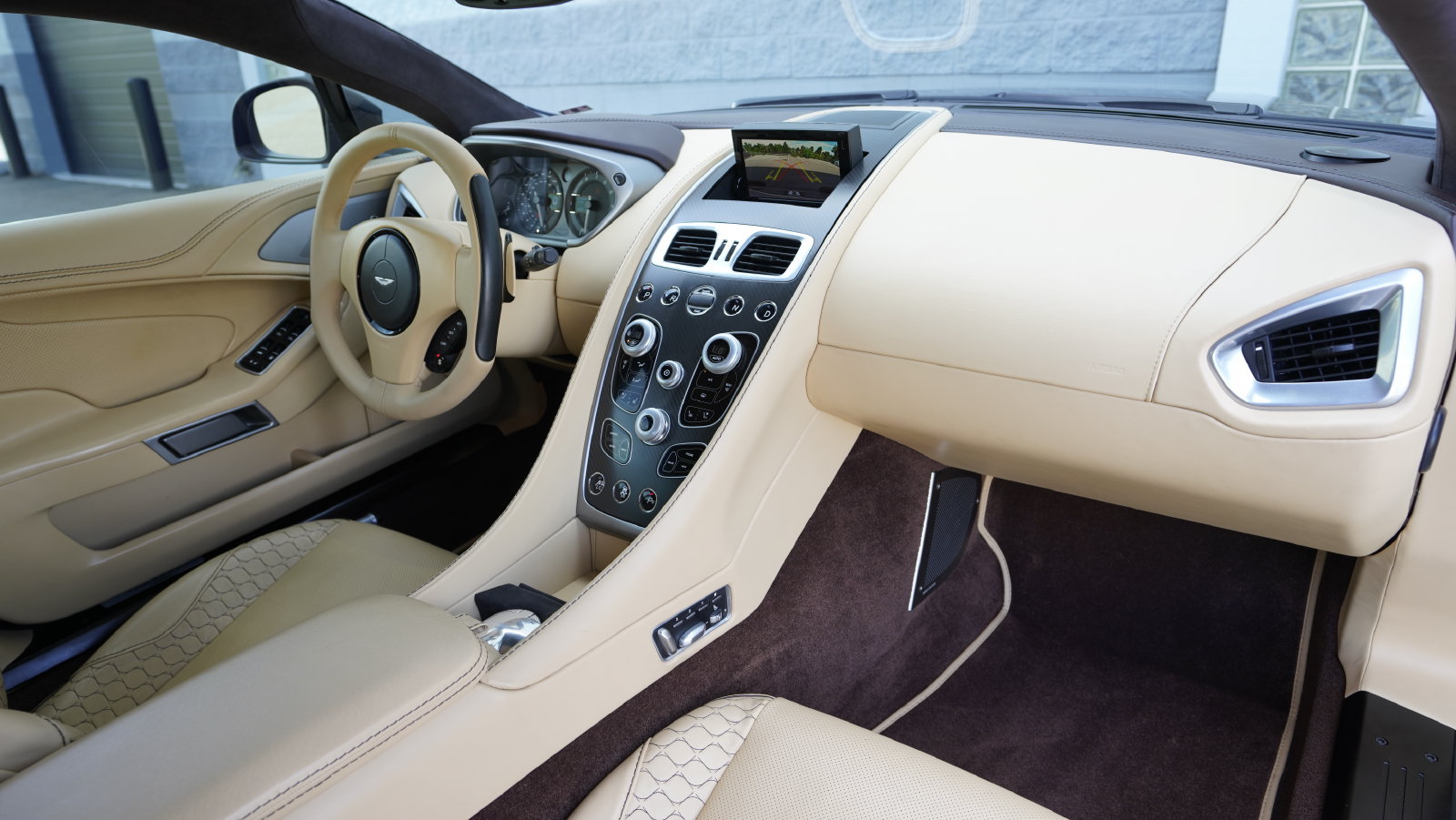 Used 2015 Aston Martin Vanquish Coupe RWD image 2