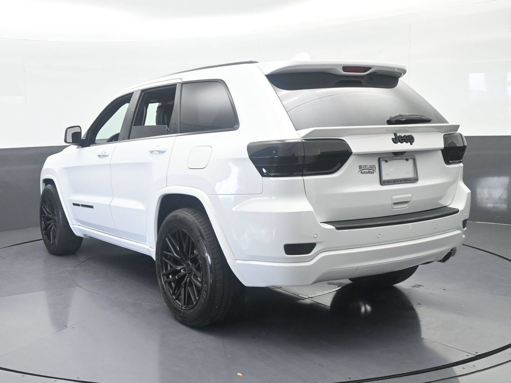 Used 2018 Jeep Grand Cherokee Altitude RWD image 4