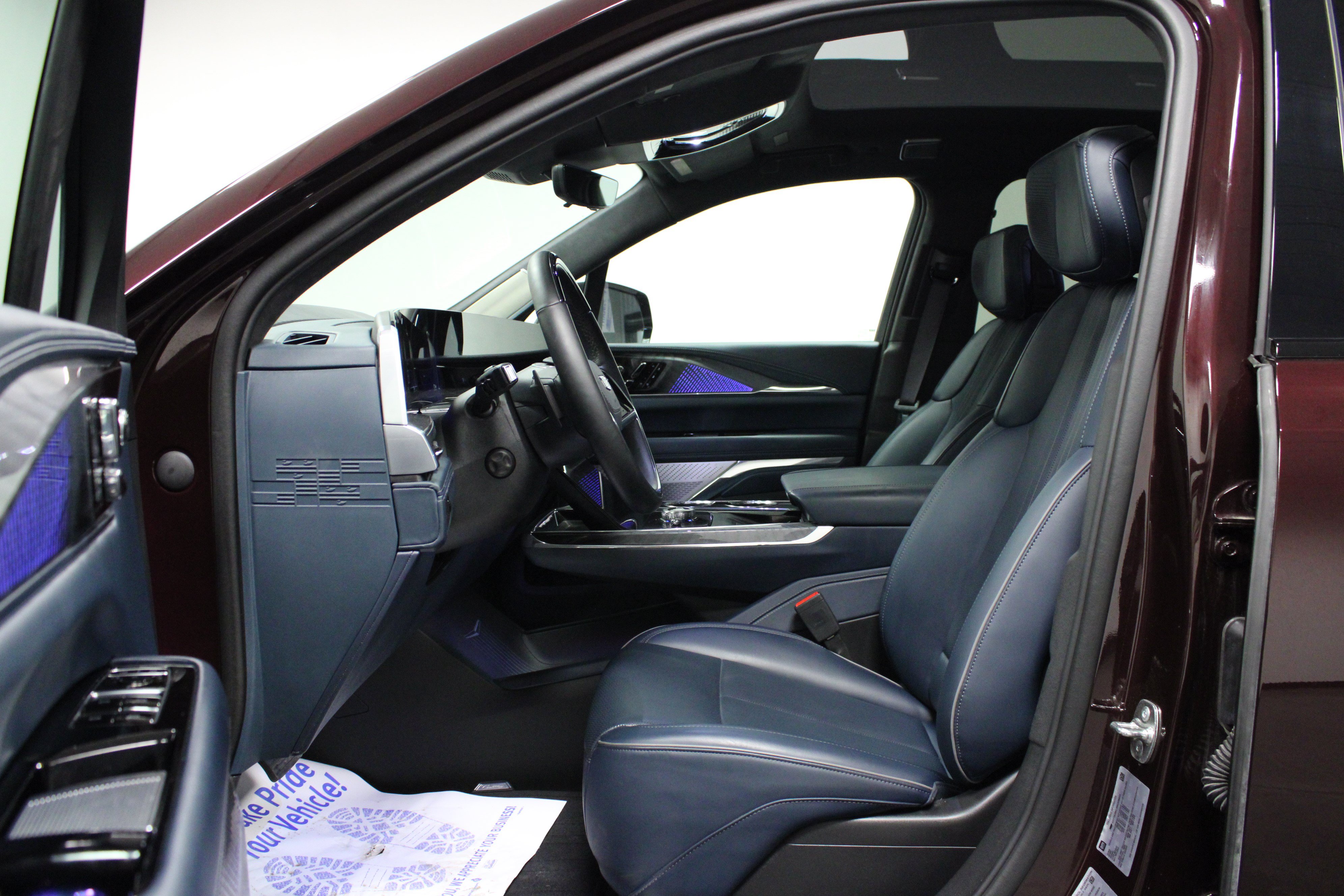 Used 2025 Cadillac Escalade IQ Luxury 2 w/ LPO, Premium Carpet Package AWD/4WD image 12