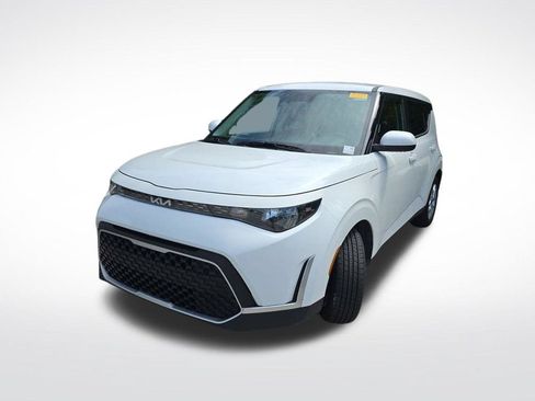 Used 2025 Kia Soul LX w/ LX Technology Package FWD image 14