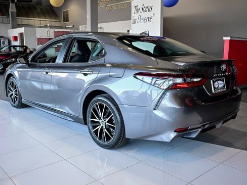 Used 2024 Toyota Camry SE image 7