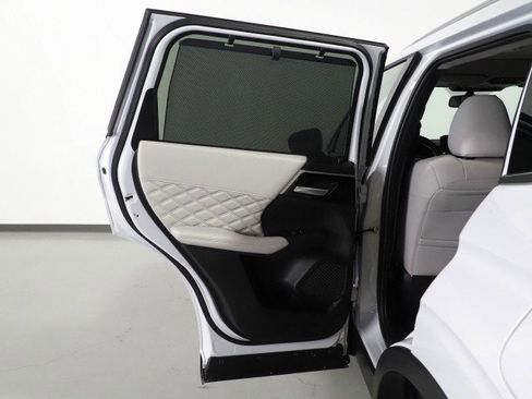 Used 2025 Mitsubishi Outlander SEL image 65