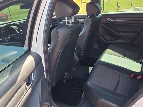 Used 2018 Honda Accord Sport image 7
