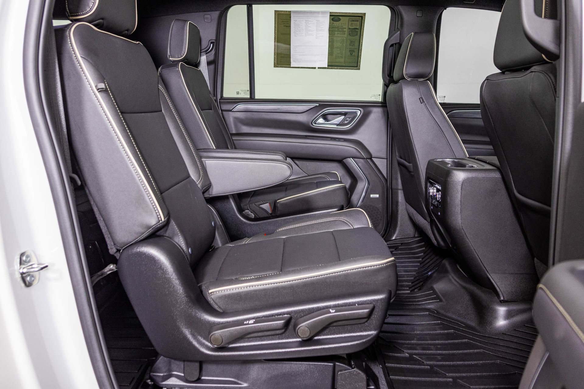 Used 2024 GMC Yukon XL SLT w/ SLT Luxury Package AWD/4WD image 49
