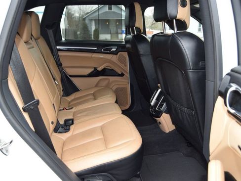 Used 2016 Porsche Cayenne image 25