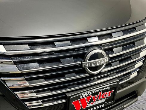 Certified 2025 Nissan Rogue SV AWD/4WD image 32