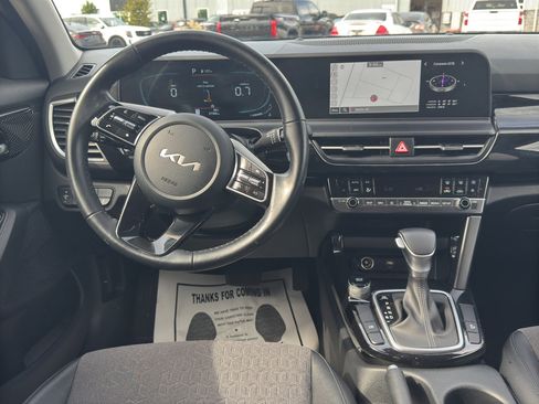 Used 2025 Kia Seltos S image 12