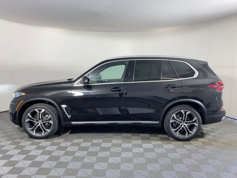 New 2026 BMW X5 sDrive40i w/ Climate Comfort Package image 2