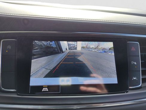 Used 2023 Buick Enclave Essence image 17