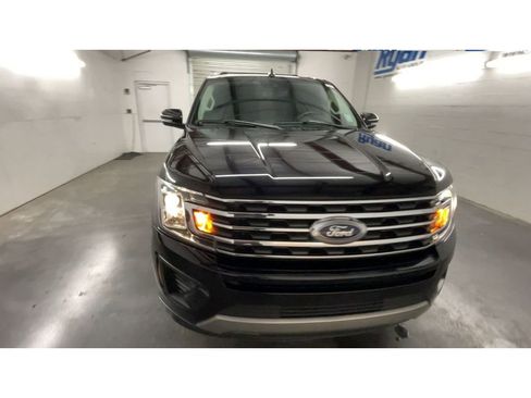 Used 2021 Ford Expedition XLT image 3