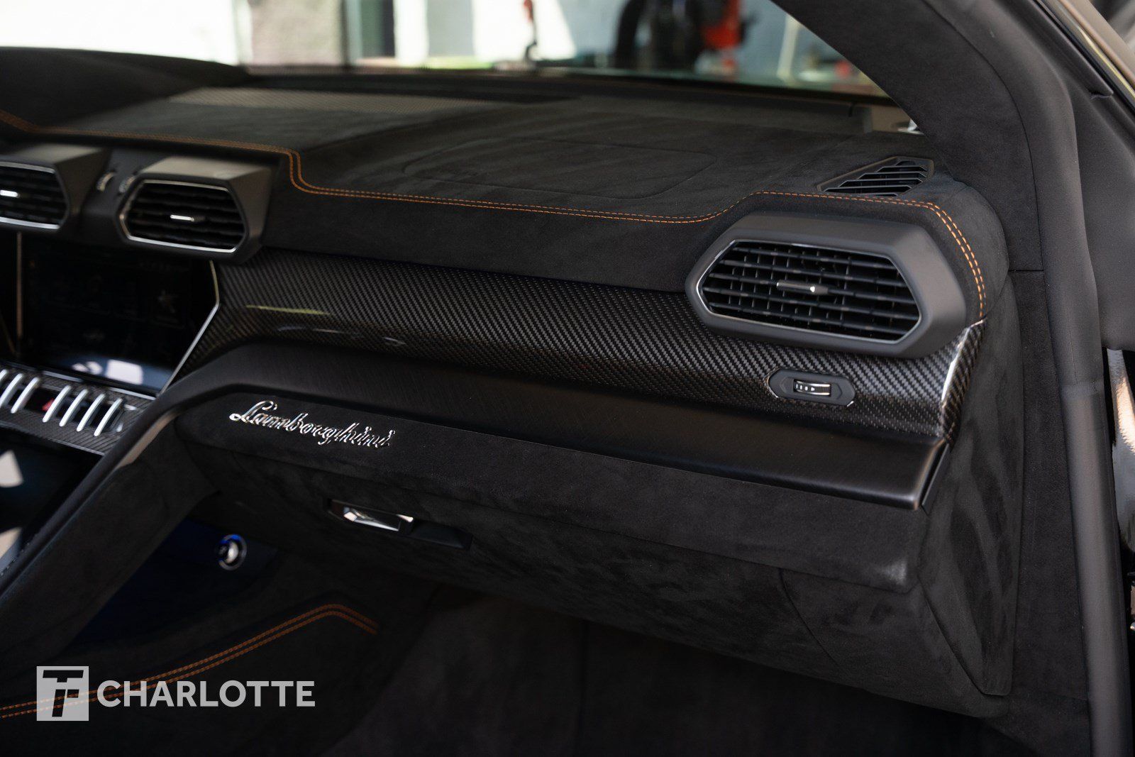Used 2023 Lamborghini Urus Performante AWD/4WD image 33