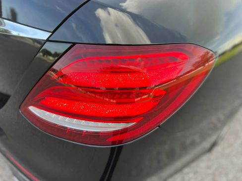 Used 2018 Mercedes-Benz E 300 image 19