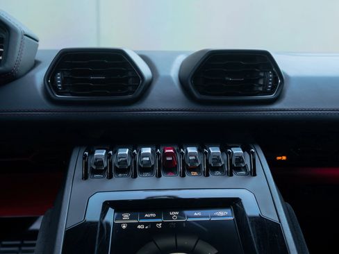 Used 2021 Lamborghini Huracan EVO image 27