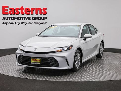Used 2025 Toyota Camry LE FWD image 1