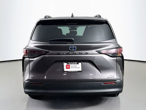 Used 2024 Toyota Sienna XLE FWD image 6