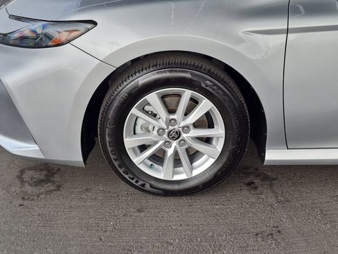 Used 2025 Toyota Camry LE FWD image 10