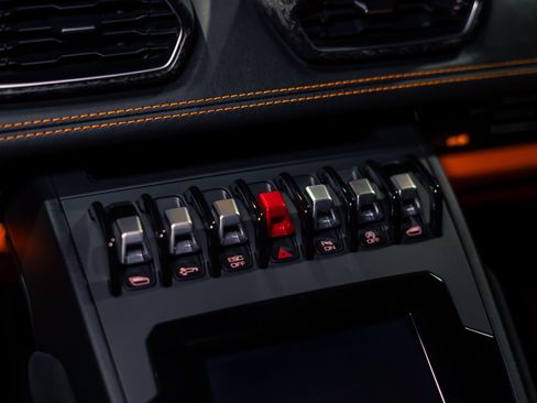 Used 2020 Lamborghini Huracan EVO RWD image 20