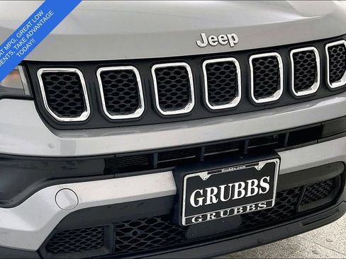 Used 2024 Jeep Compass Latitude image 38