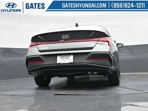 Used 2025 Hyundai Elantra Sport image 31