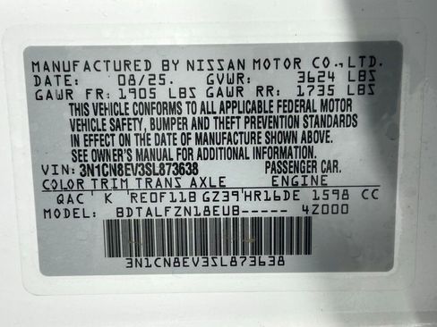 Used 2025 Nissan Versa SV w/ Trunk Package image 32