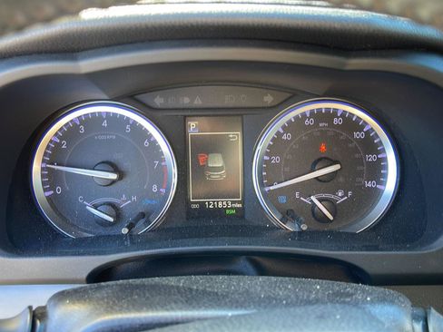 Used 2019 Toyota Highlander SE image 13