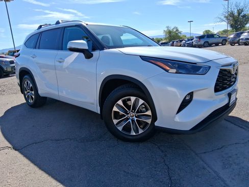 Used 2025 Toyota Highlander XLE AWD/4WD image 4